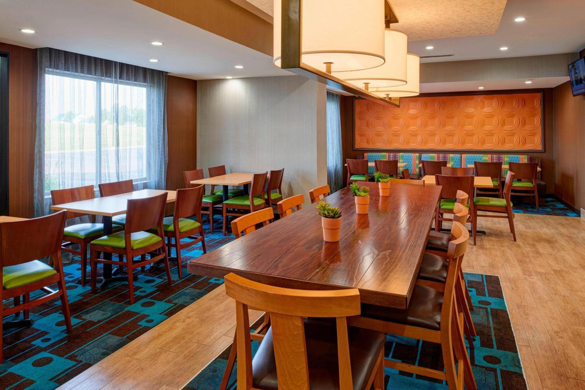 Fairfield Inn By Marriott Richmond New Paris Dış mekan fotoğraf