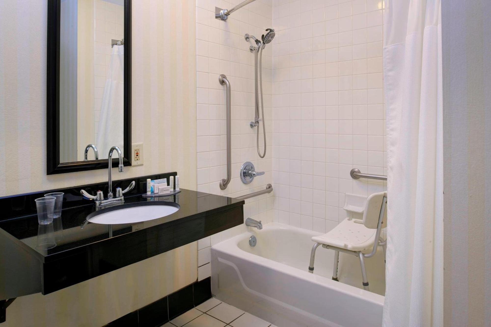 Fairfield Inn By Marriott Richmond New Paris Dış mekan fotoğraf
