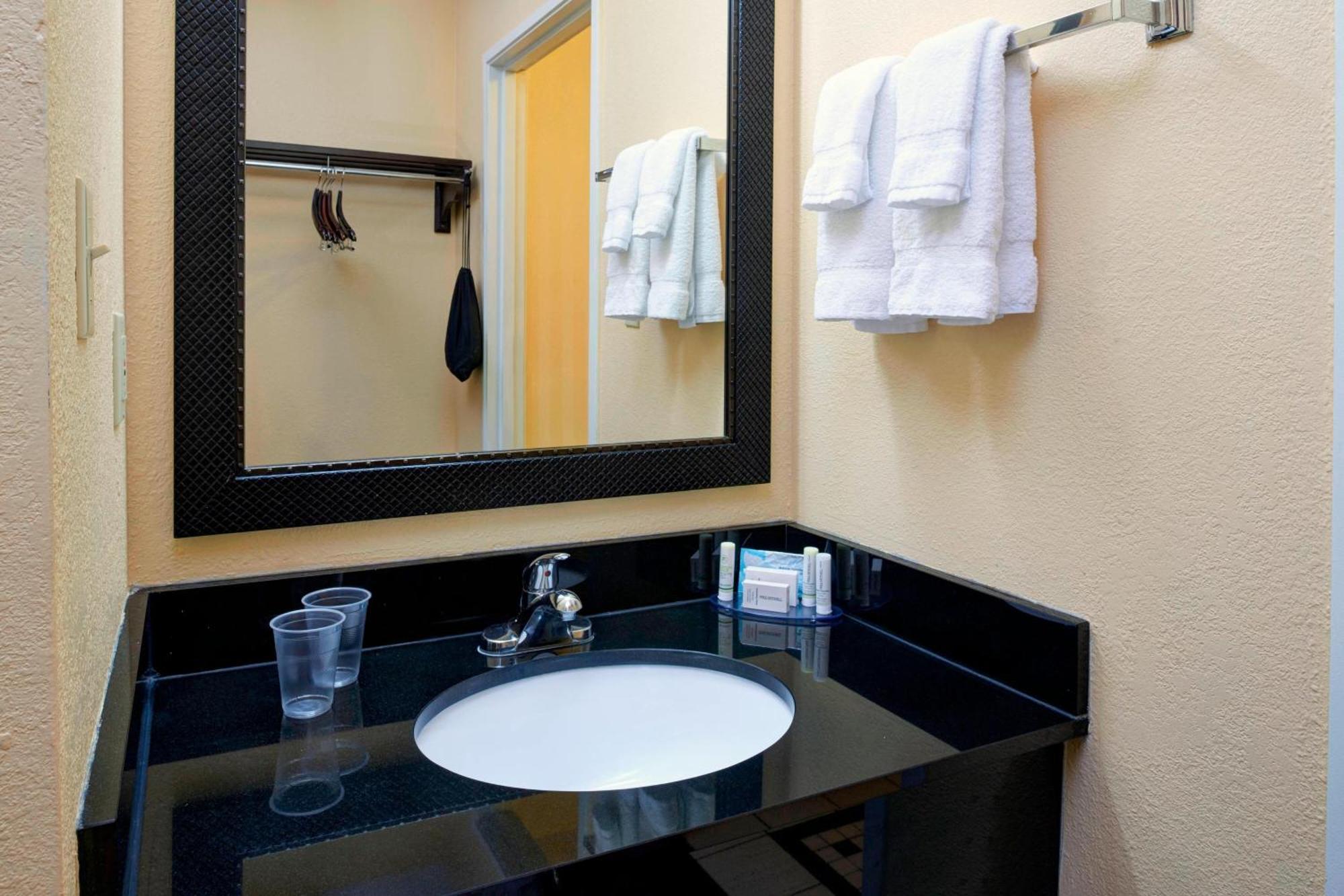 Fairfield Inn By Marriott Richmond New Paris Dış mekan fotoğraf