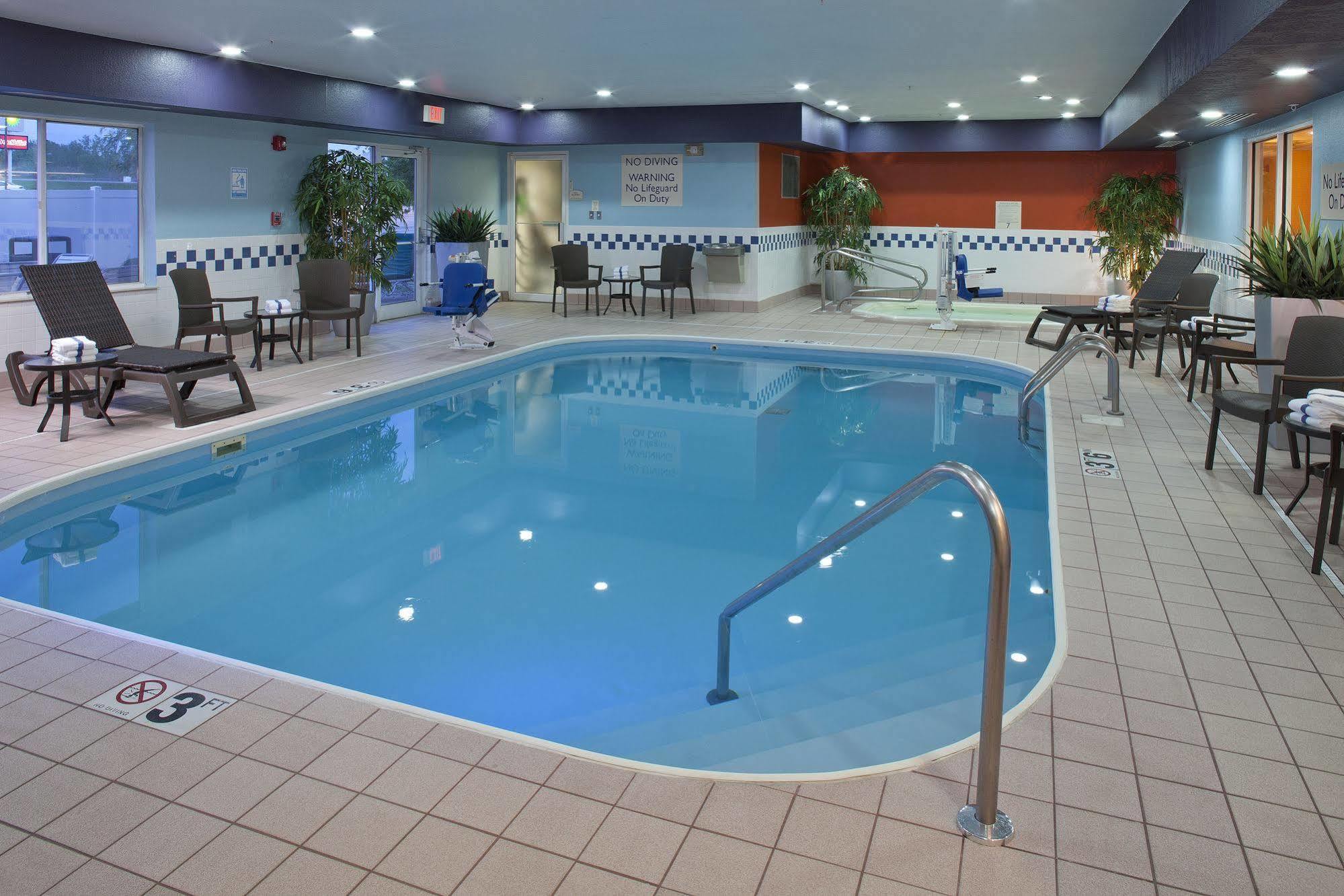 Fairfield Inn By Marriott Richmond New Paris Dış mekan fotoğraf